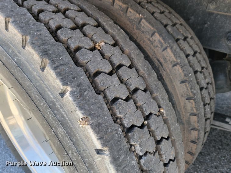 image for item JF9025 2016 International TranStar 8600  semi truck