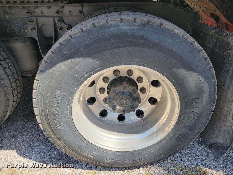 image for item JF9025 2016 International TranStar 8600  semi truck