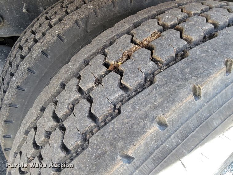 image for item JF9025 2016 International TranStar 8600  semi truck