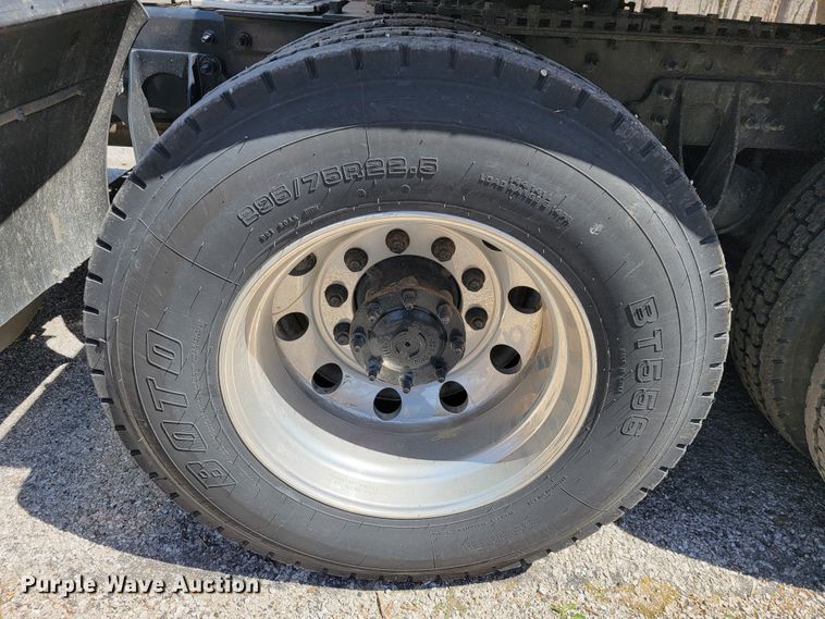 image for item JF9025 2016 International TranStar 8600  semi truck