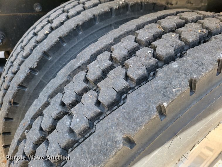 image for item JF9025 2016 International TranStar 8600  semi truck