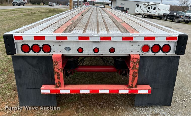 image for item JH9239 2006 Transcraft  flatbed trailer