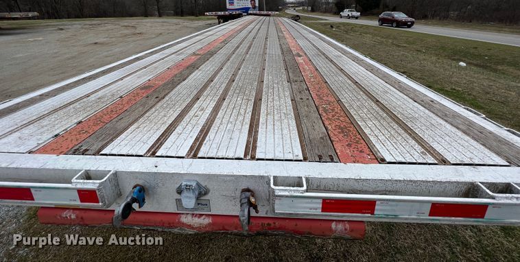 image for item JH9239 2006 Transcraft  flatbed trailer