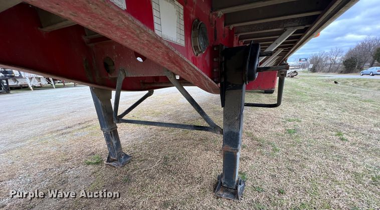 image for item JH9239 2006 Transcraft  flatbed trailer