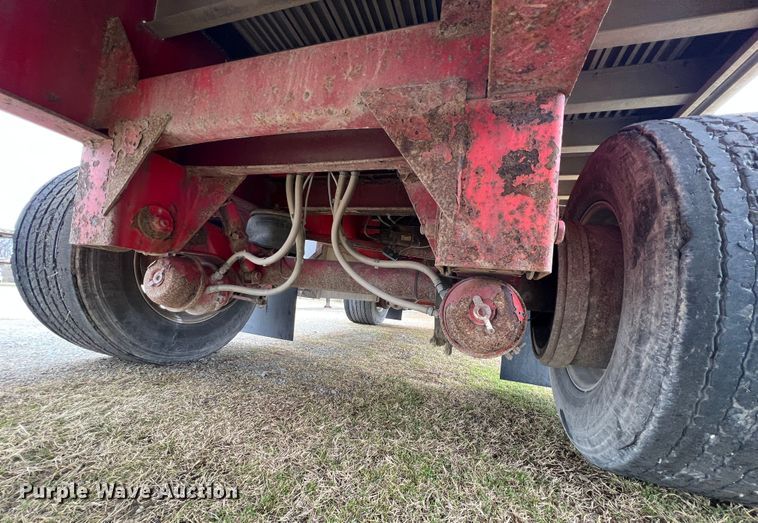 image for item JH9239 2006 Transcraft  flatbed trailer