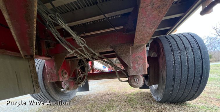 image for item JH9239 2006 Transcraft  flatbed trailer