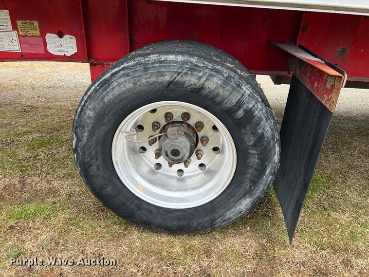 image for item JH9239 2006 Transcraft  flatbed trailer