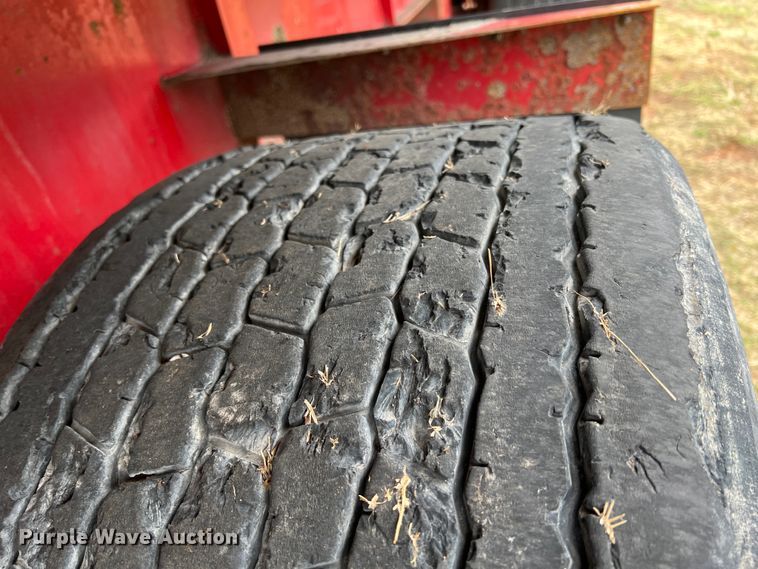 image for item JH9239 2006 Transcraft  flatbed trailer