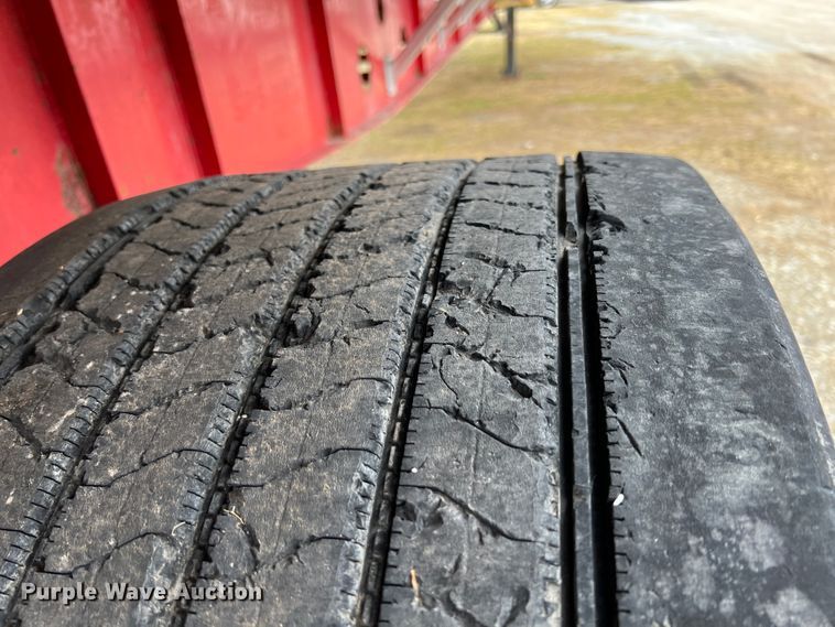 image for item JH9239 2006 Transcraft  flatbed trailer