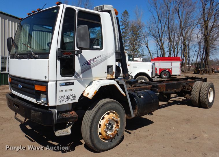 image for item JK9449 1990 Ford CF8000  truck cab and chassis