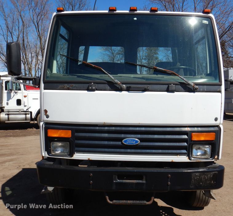 image for item JK9449 1990 Ford CF8000  truck cab and chassis
