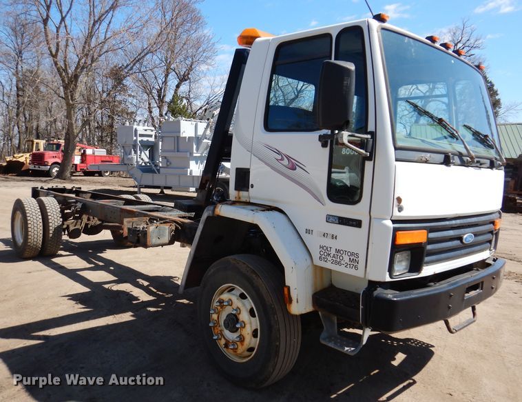 image for item JK9449 1990 Ford CF8000  truck cab and chassis