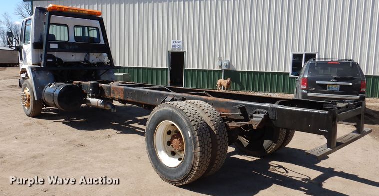 image for item JK9449 1990 Ford CF8000  truck cab and chassis