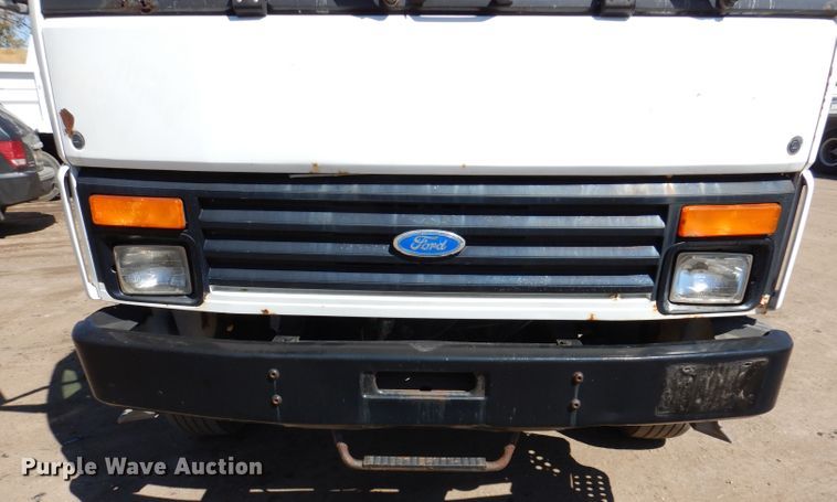 image for item JK9449 1990 Ford CF8000  truck cab and chassis