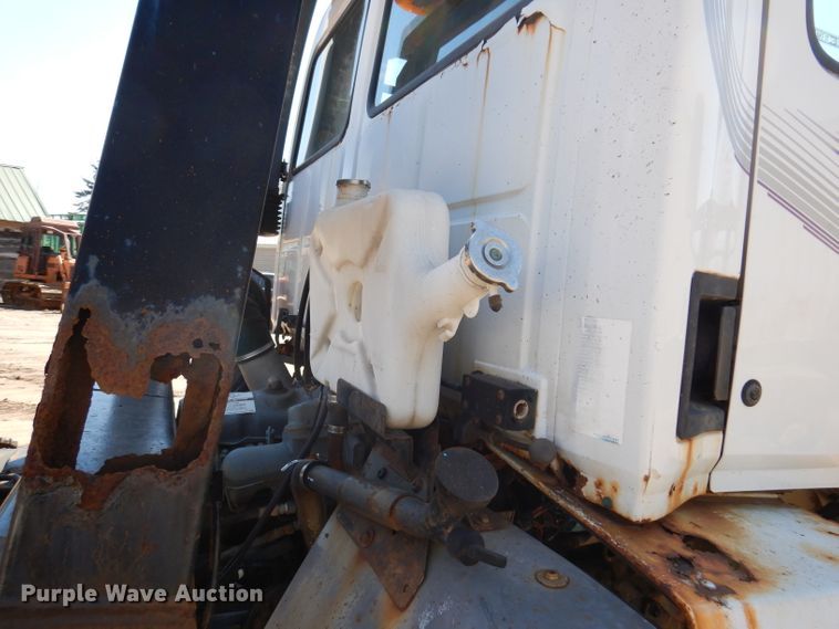 image for item JK9449 1990 Ford CF8000  truck cab and chassis