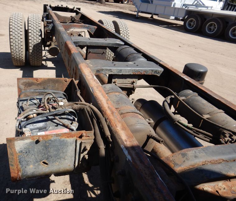 image for item JK9449 1990 Ford CF8000  truck cab and chassis