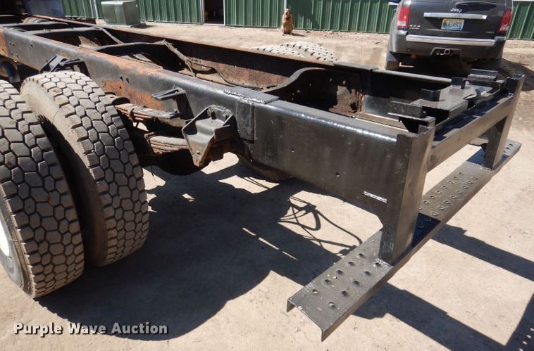 image for item JK9449 1990 Ford CF8000  truck cab and chassis