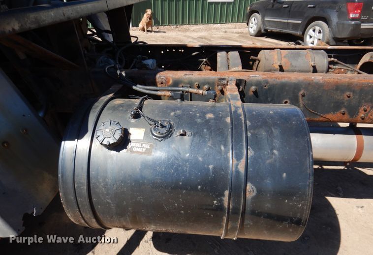 image for item JK9449 1990 Ford CF8000  truck cab and chassis