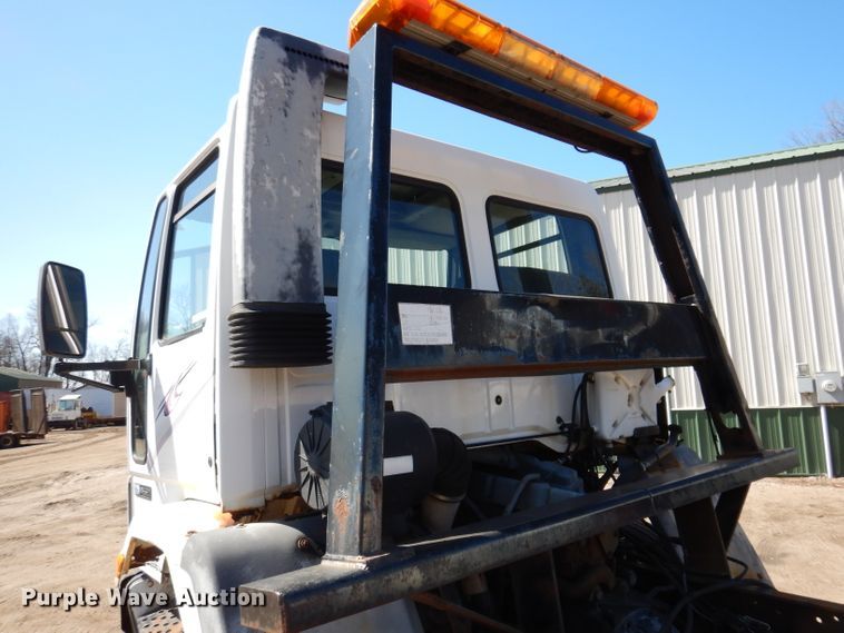image for item JK9449 1990 Ford CF8000  truck cab and chassis