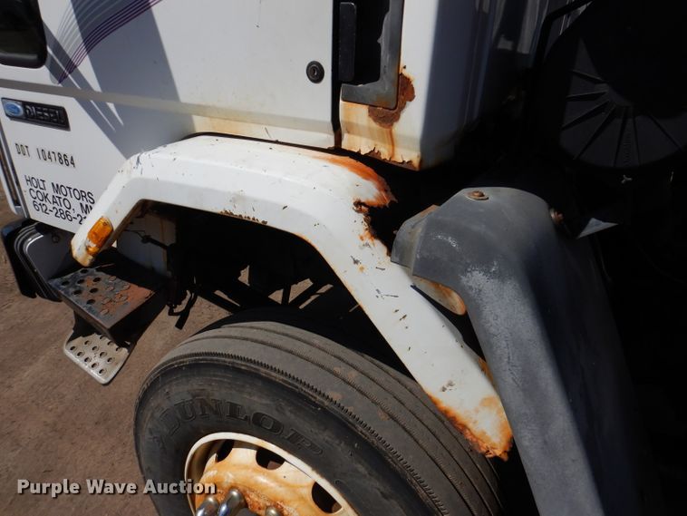 image for item JK9449 1990 Ford CF8000  truck cab and chassis