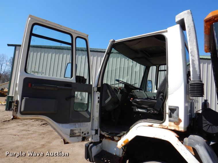 image for item JK9449 1990 Ford CF8000  truck cab and chassis