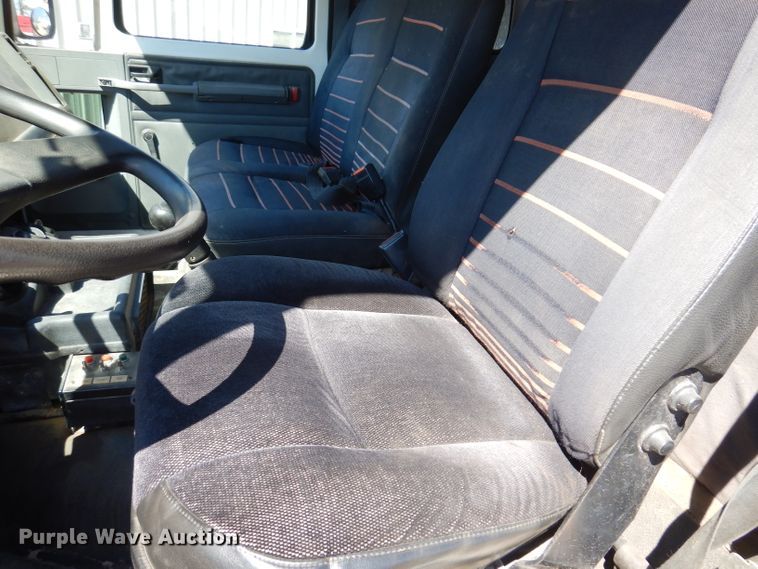 image for item JK9449 1990 Ford CF8000  truck cab and chassis