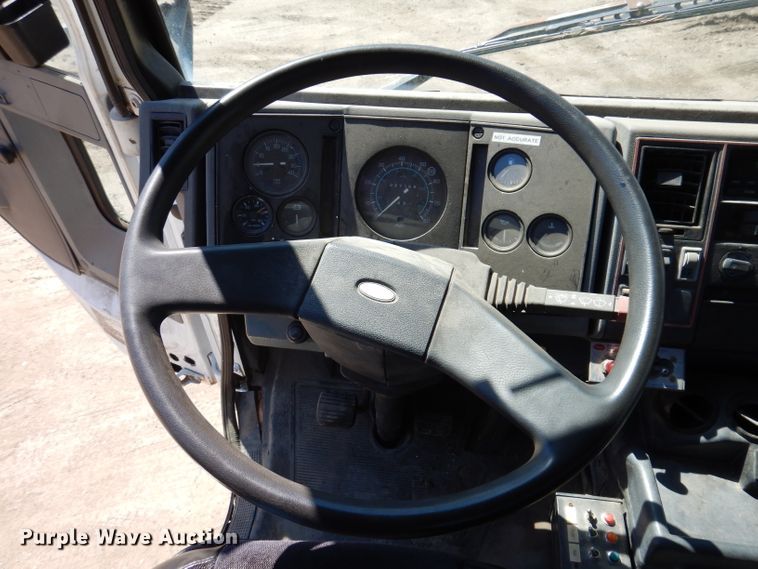 image for item JK9449 1990 Ford CF8000  truck cab and chassis