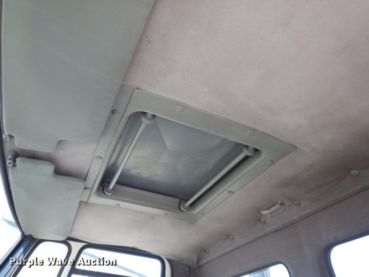 image for item JK9449 1990 Ford CF8000  truck cab and chassis