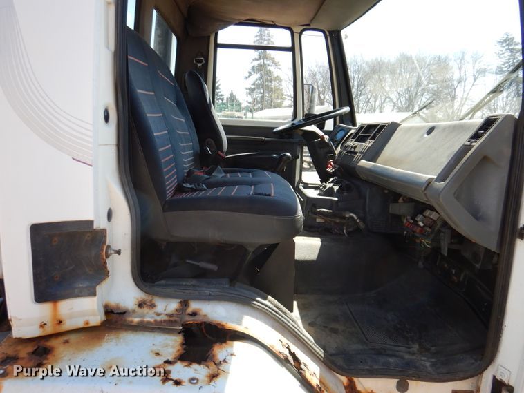 image for item JK9449 1990 Ford CF8000  truck cab and chassis