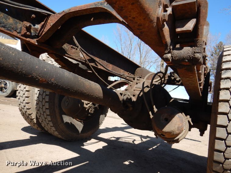 image for item JK9449 1990 Ford CF8000  truck cab and chassis