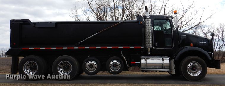 image for item JK9450 2003 Kenworth T800  dump truck