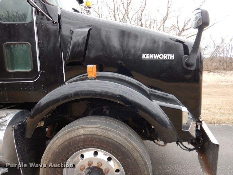 image for item JK9450 2003 Kenworth T800  dump truck