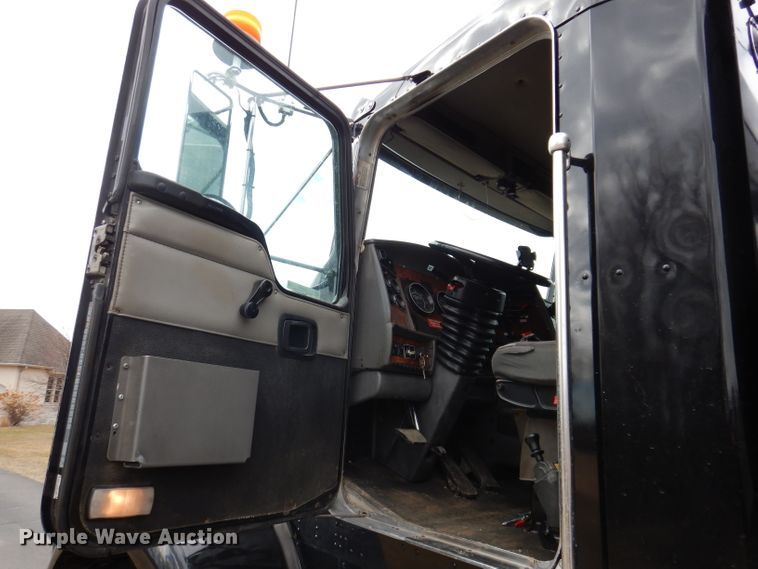 image for item JK9450 2003 Kenworth T800  dump truck