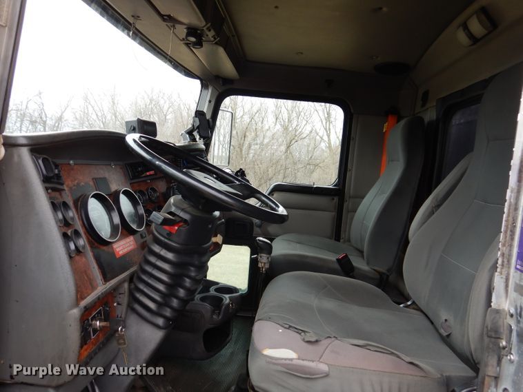 image for item JK9450 2003 Kenworth T800  dump truck