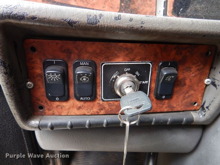 image for item JK9450 2003 Kenworth T800  dump truck