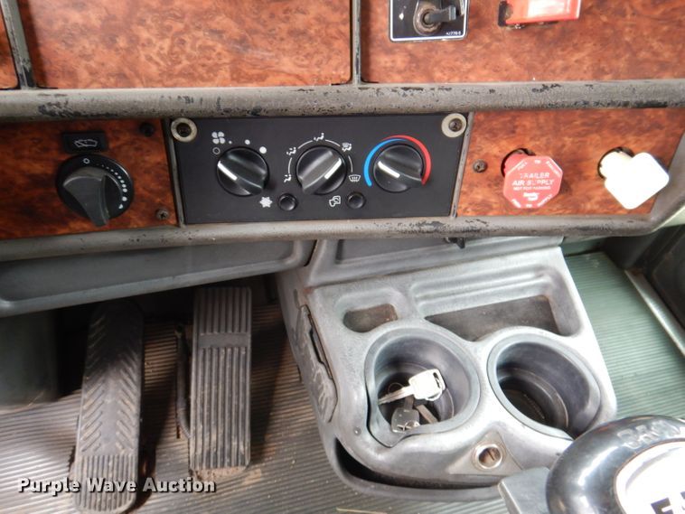 image for item JK9450 2003 Kenworth T800  dump truck