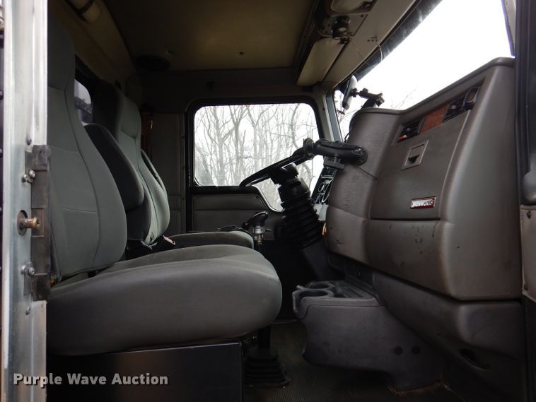 image for item JK9450 2003 Kenworth T800  dump truck