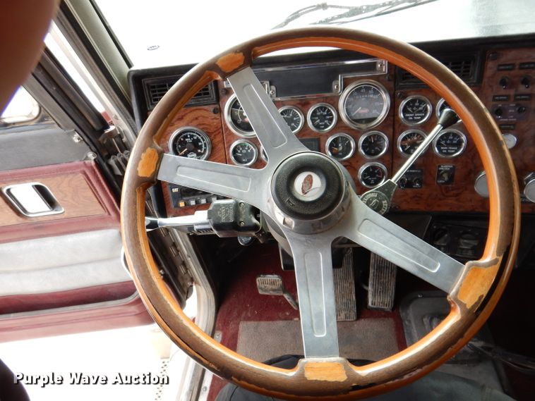 image for item JK9451 1997 Peterbilt 379  semi truck