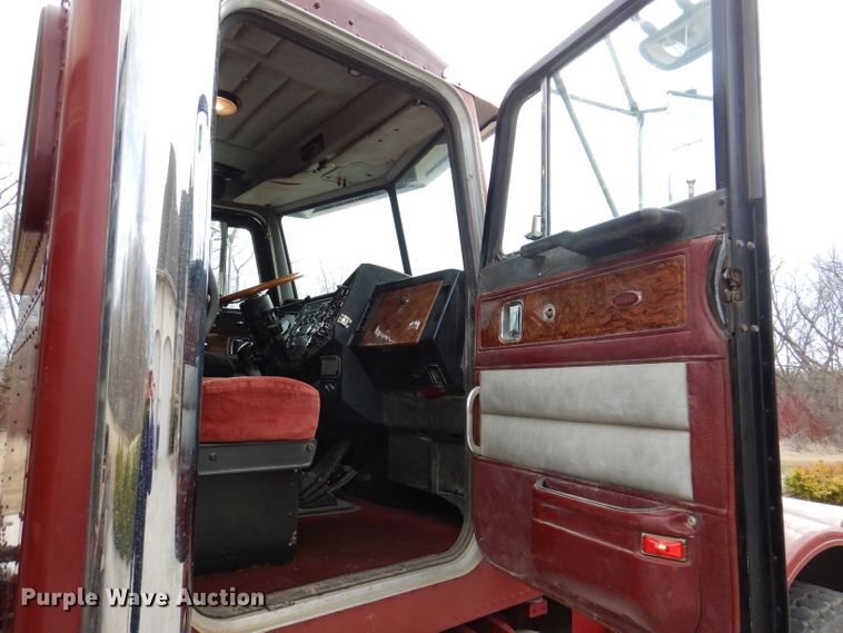 image for item JK9451 1997 Peterbilt 379  semi truck