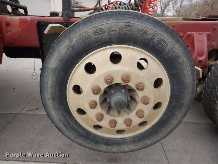 image for item JK9451 1997 Peterbilt 379  semi truck