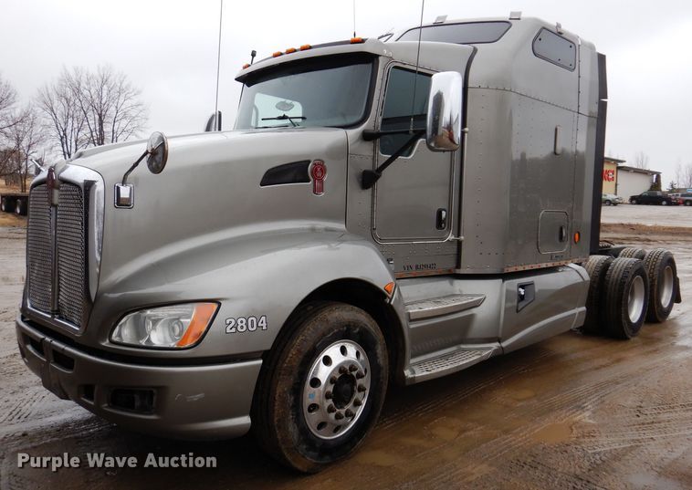 image for item JK9466 2011 Kenworth T600  semi truck