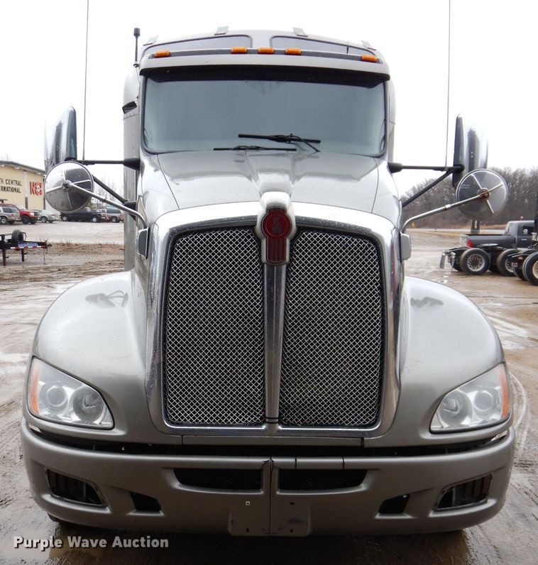 image for item JK9466 2011 Kenworth T600  semi truck