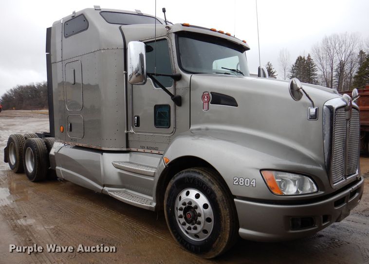 image for item JK9466 2011 Kenworth T600  semi truck