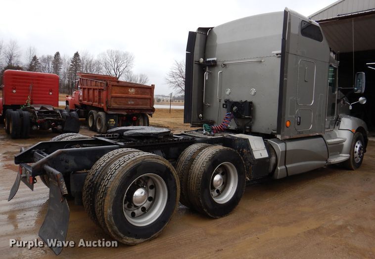 image for item JK9466 2011 Kenworth T600  semi truck