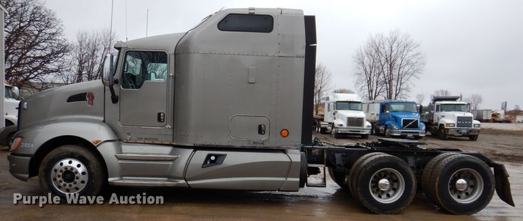 image for item JK9466 2011 Kenworth T600  semi truck