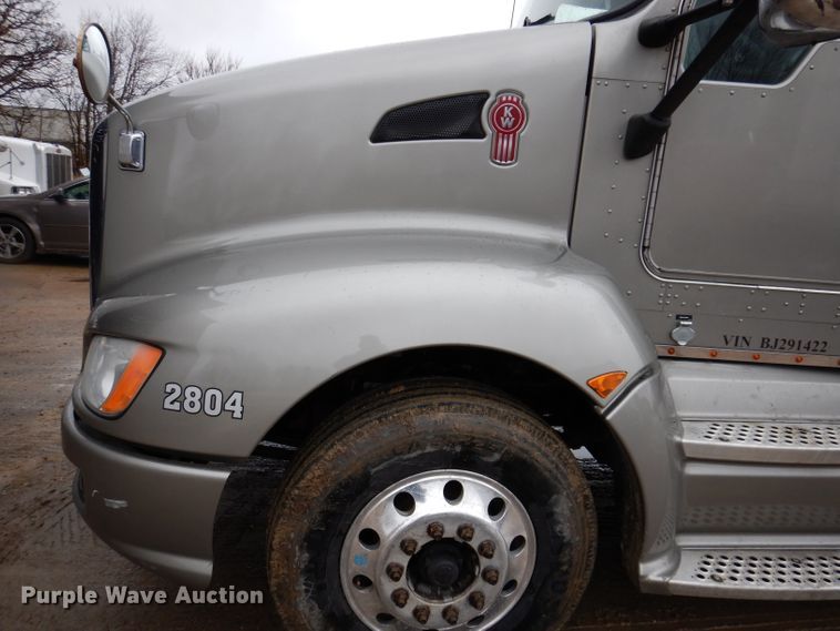 image for item JK9466 2011 Kenworth T600  semi truck