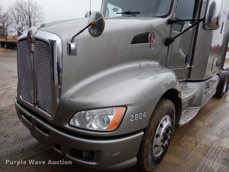 image for item JK9466 2011 Kenworth T600  semi truck