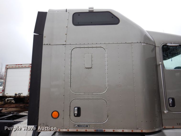 image for item JK9466 2011 Kenworth T600  semi truck