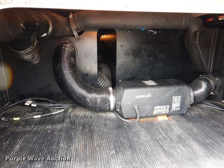 image for item JK9466 2011 Kenworth T600  semi truck