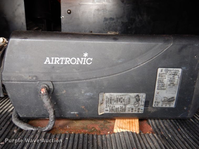 image for item JK9466 2011 Kenworth T600  semi truck